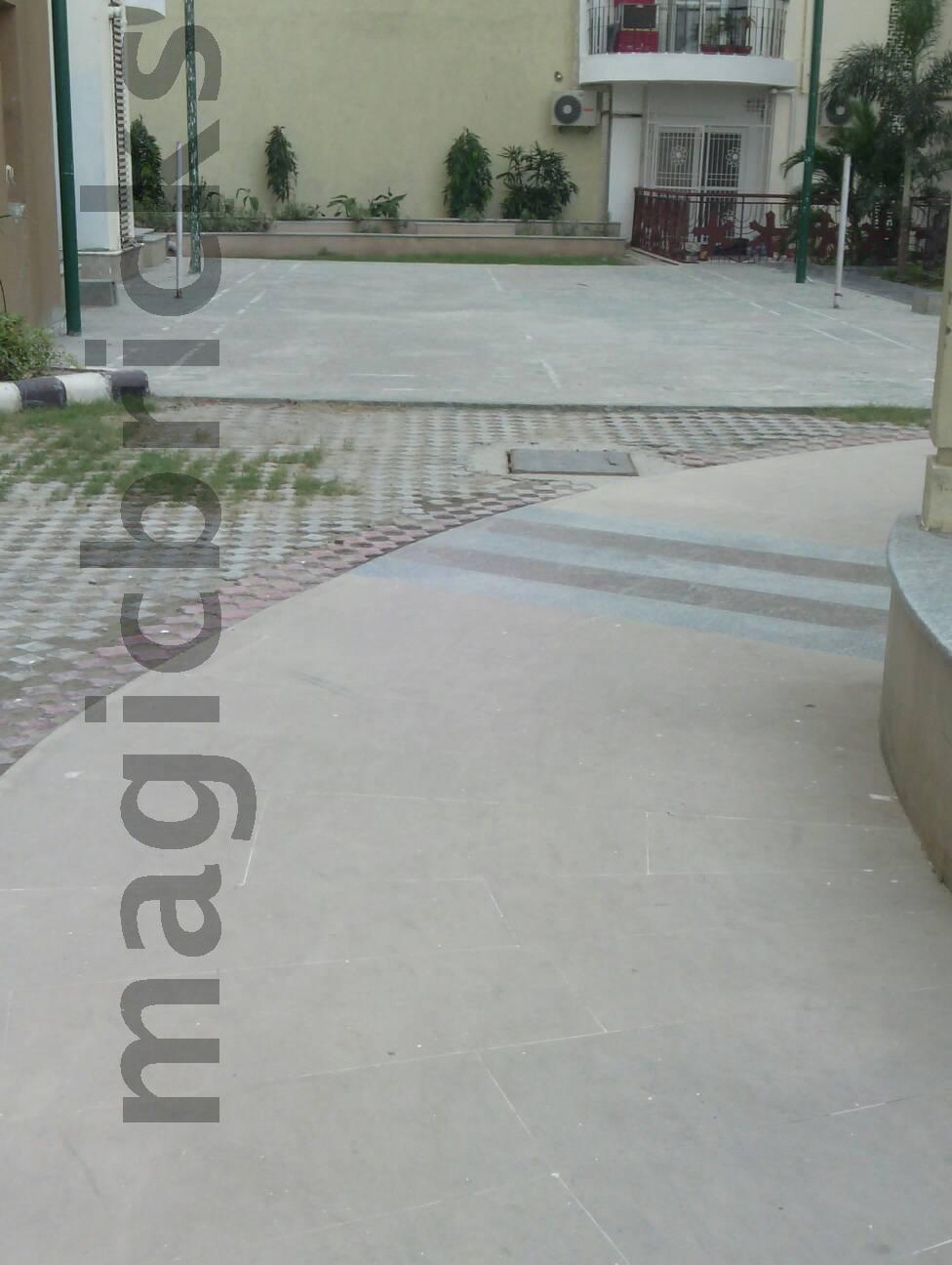 Mahagun Maple, Sector 50 Noida