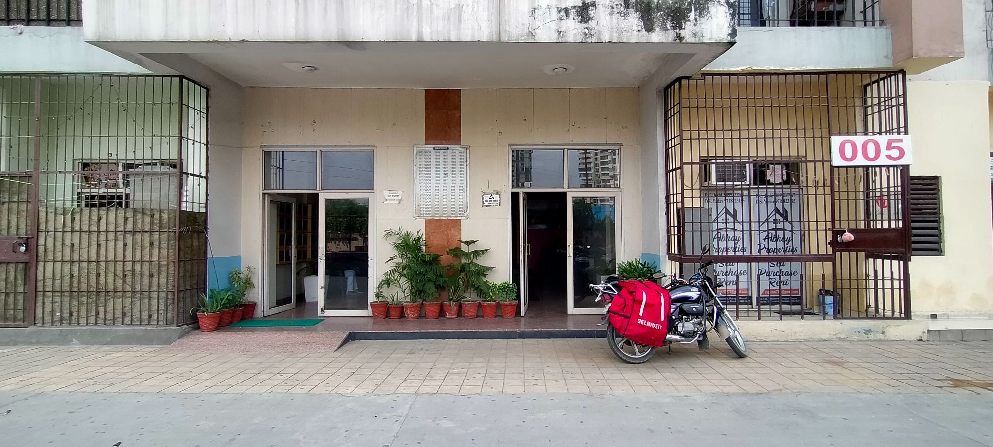 Mahagun Mascot, Crossings Republik Ghaziabad