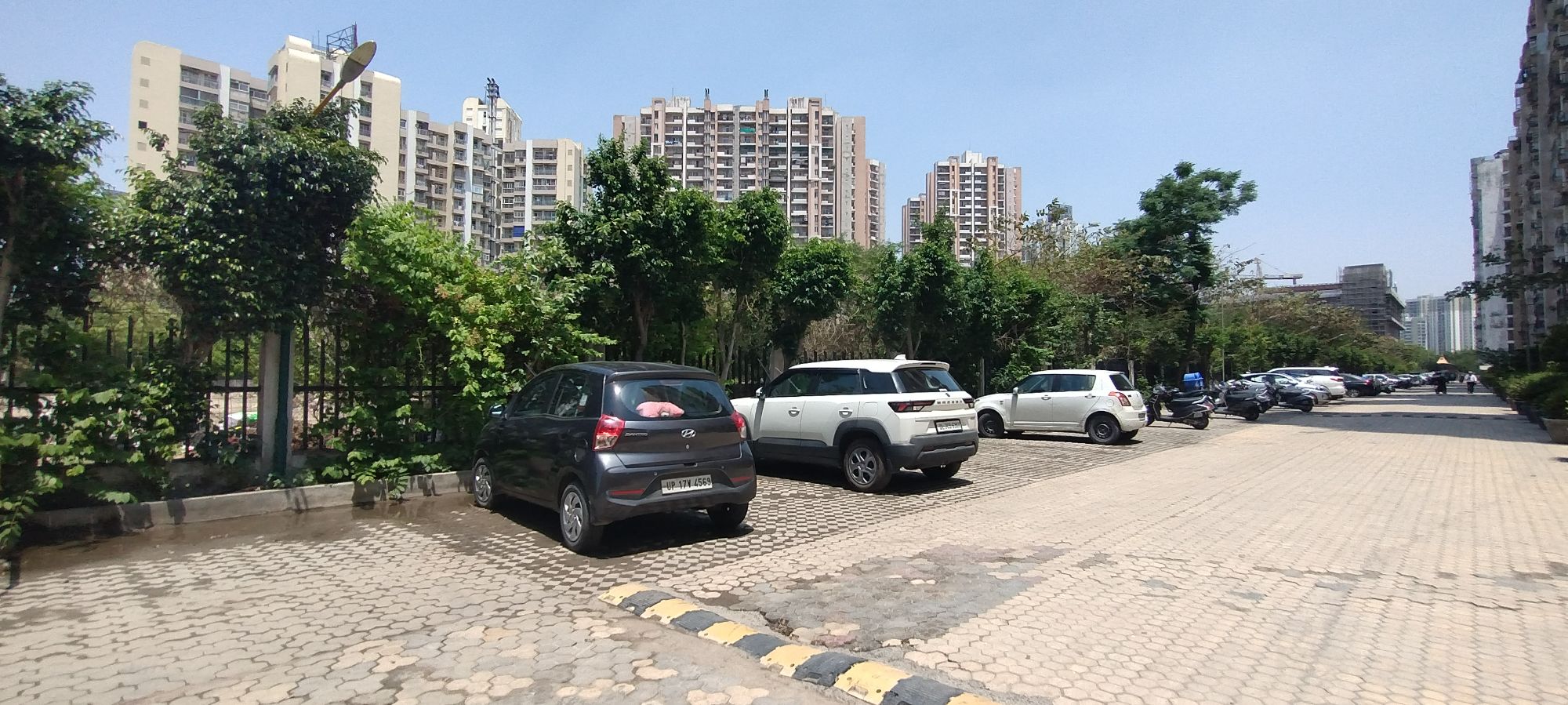 Amrapali Zodiac, Sector 120 Noida