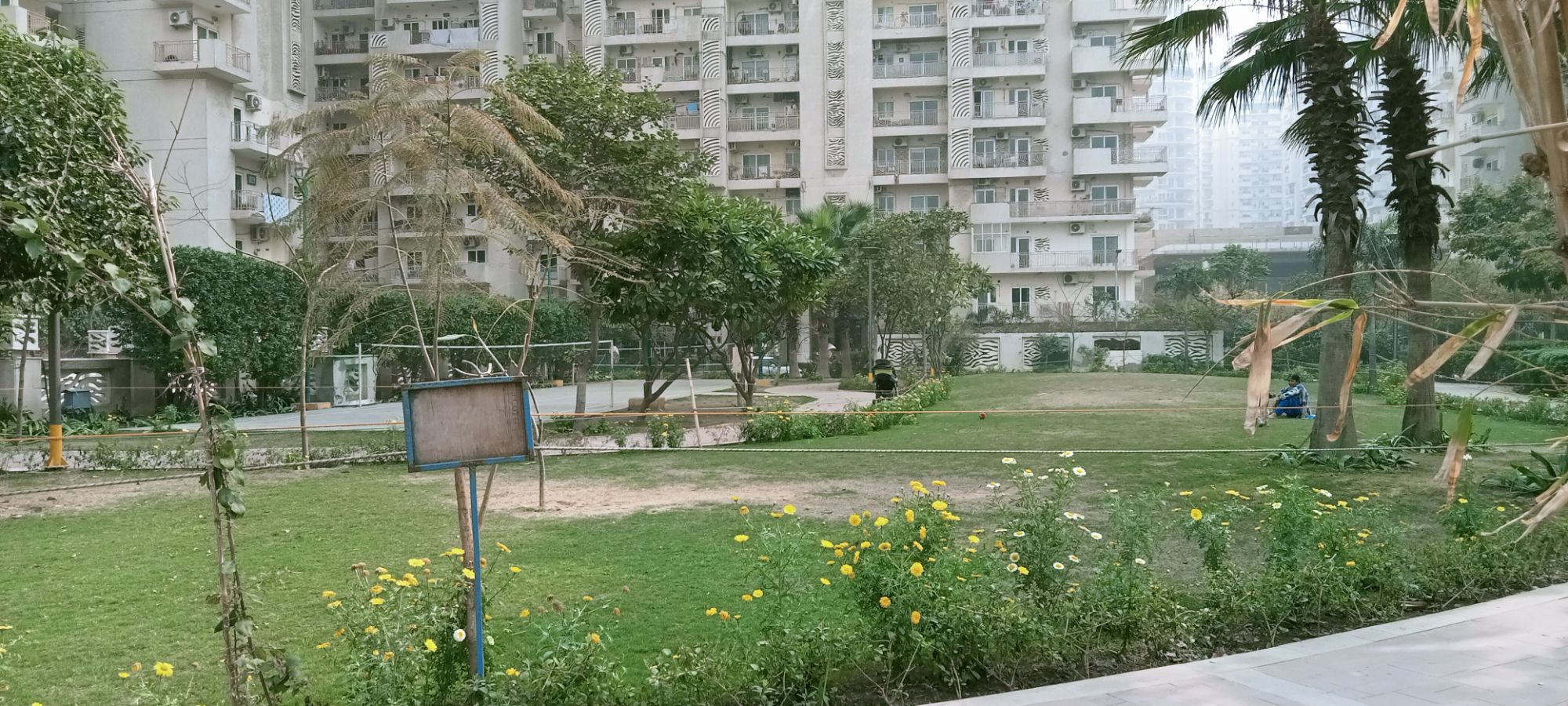 Mahagun Moderne, Sector 78 Noida