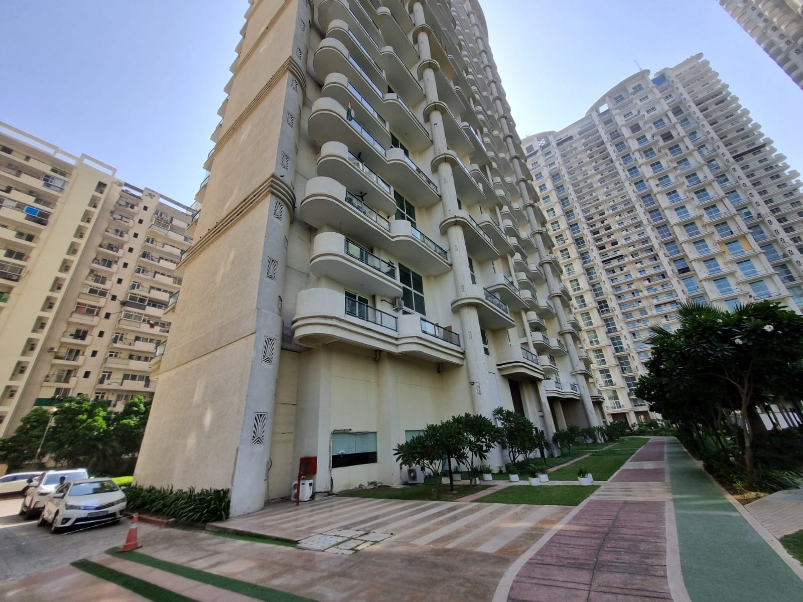 Mahagun Mezzaria, Sector 78 Noida