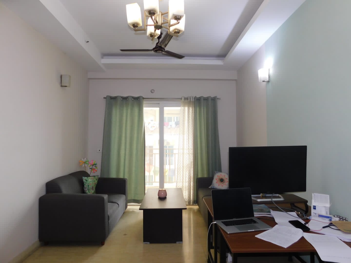Mahagun Moderne, Sector 78 Noida